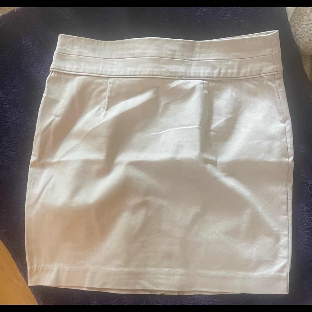 HNM beige skirt